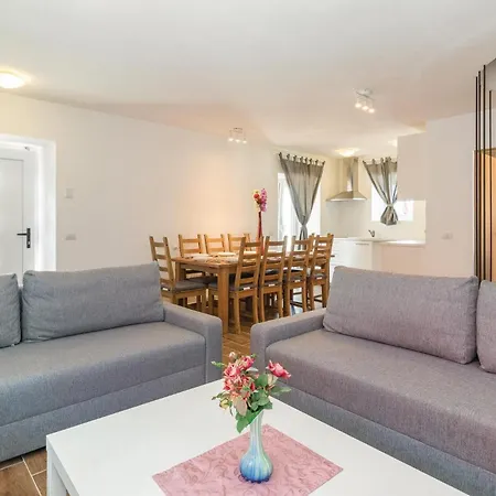 Holiday home Awesome In Marcana With Kitchen Orbanici