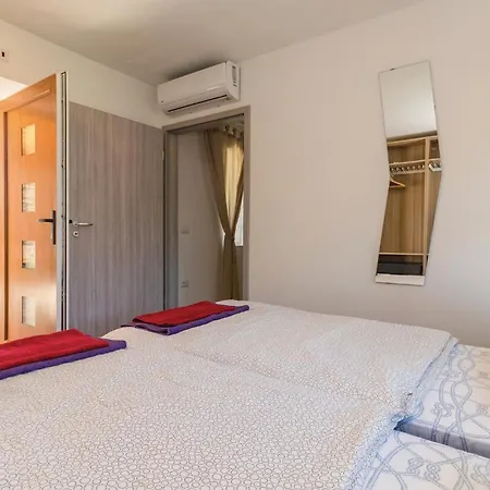 Holiday home Awesome In Marcana With Kitchen Orbanici